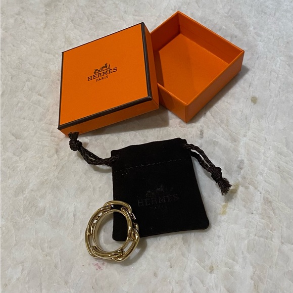 HERMES “Regate” Gold Scarf Ring - Picture 3 of 8
